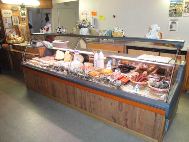 Vitrine réfrigérée pour vente en circuit court dans une ferme